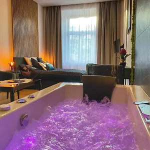 Czarny Z Jacuzzi , Krakow Poland