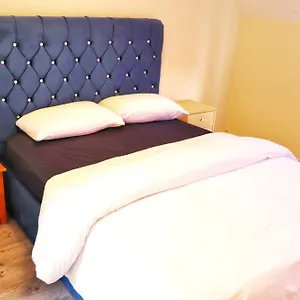 Deluxe Dwelling - 15 Mins From City/airport Alloggio in famiglia